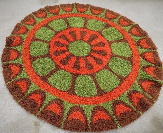 26 Mid-Century Modern Area Rugs That Work in Every Room - 6. Circular Shapes 1