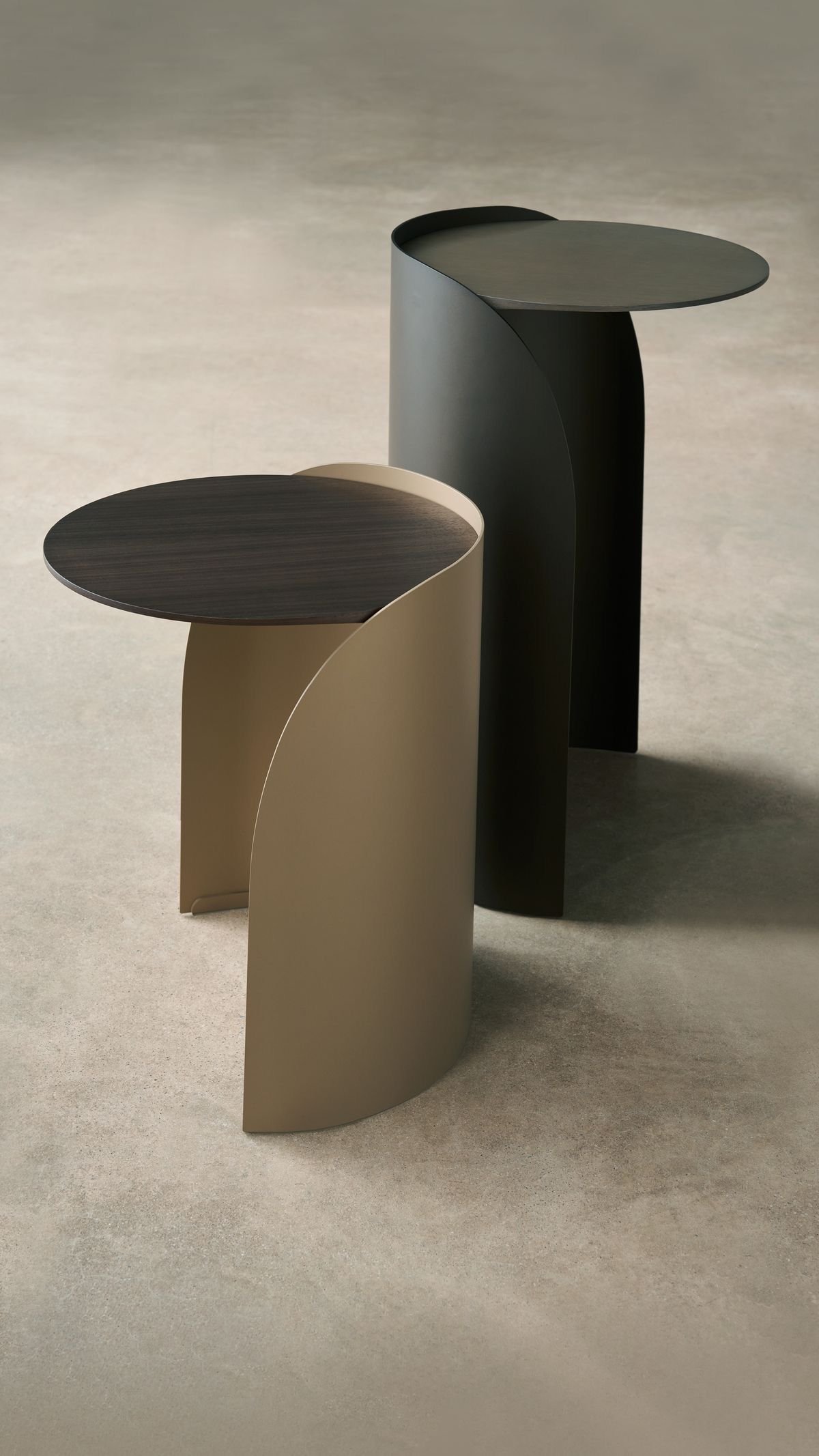 25 Comfortable Lounge Ideas to Create Your Dream Space - 19. Stylish Side Tables 1