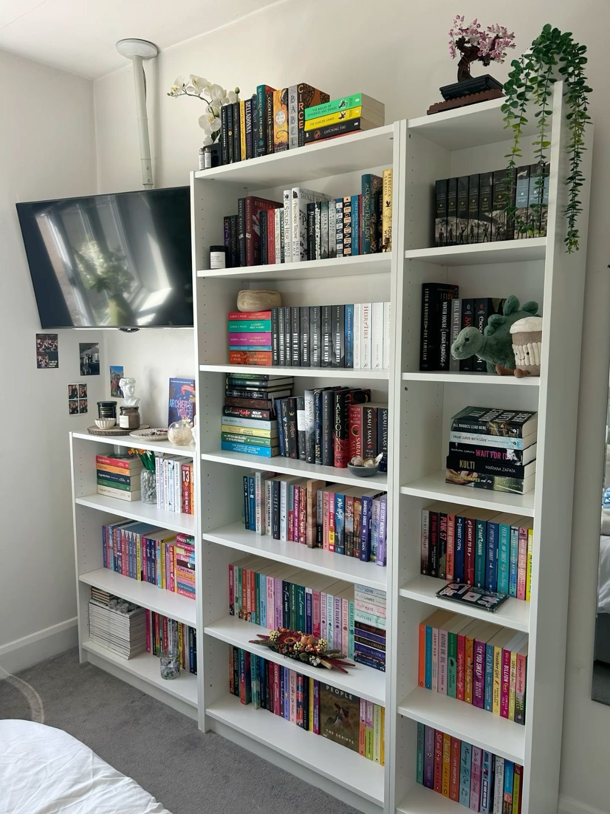 25 IKEA Living Room Bookshelf Ideas That Look Expensive - 5. Monochromatic Magic 1