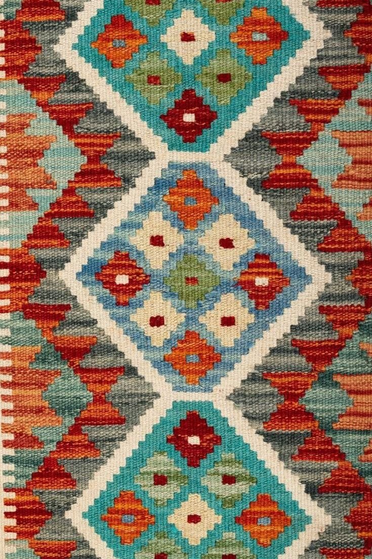 25 Round Rug Ideas That Instantly Refresh Your Living Room - 10. Colorful Kilim Rugs 1