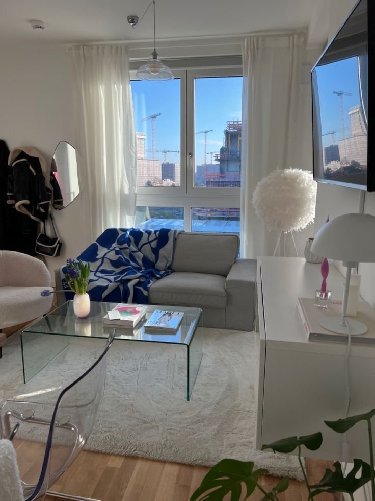 26 Large Coffee Tables That Make a Statement - 13. Elegant Lucite Table 1