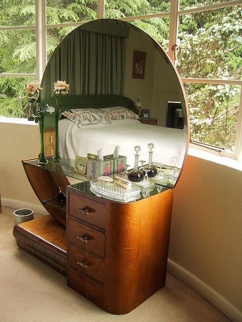27 Comfort Furniture Picks for a Cozy Living Room - 11. Vintage-Inspired Furniture 1