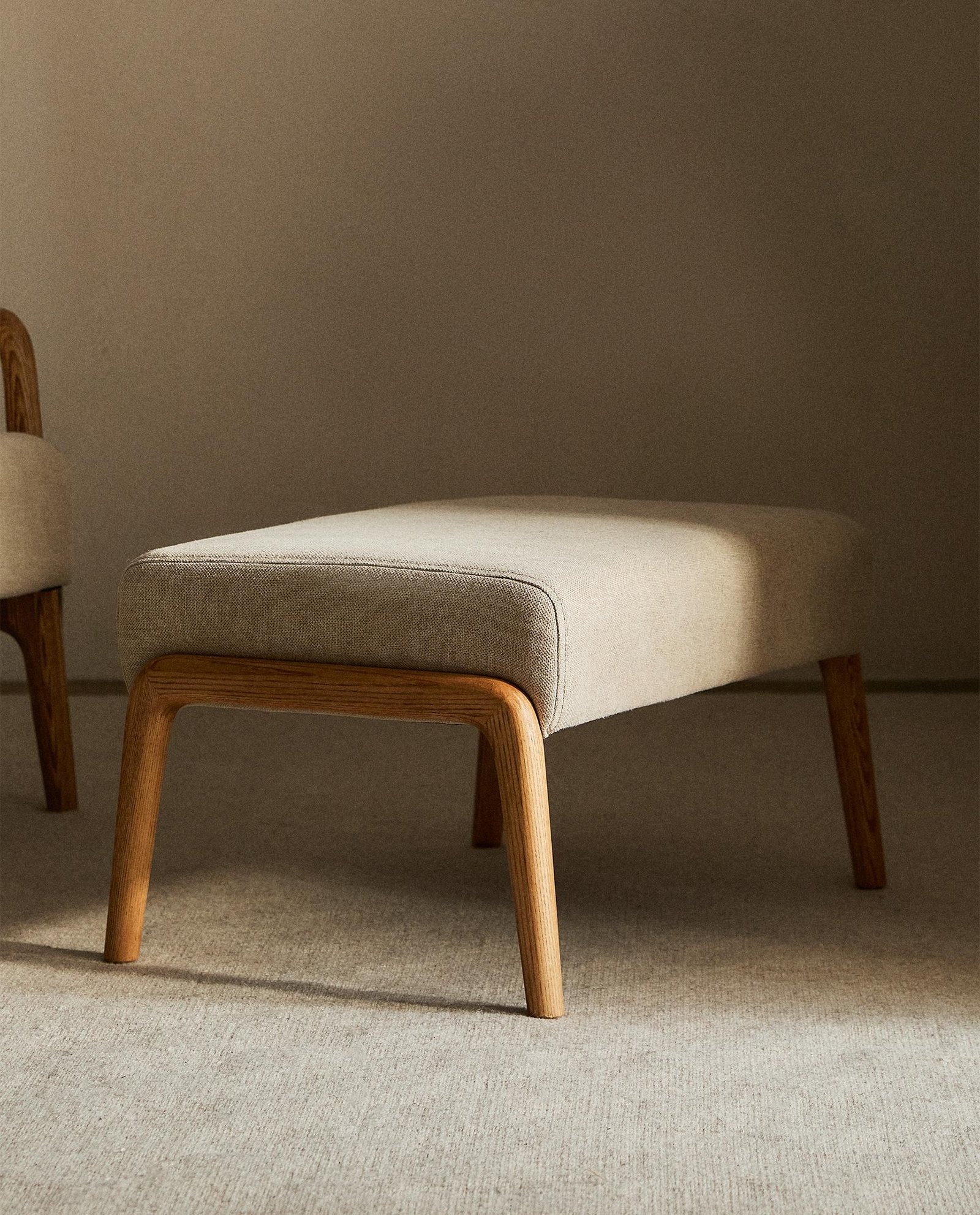 27 Comfort Furniture Picks for a Cozy Living Room - 7. Chic Ottoman Footstools 1