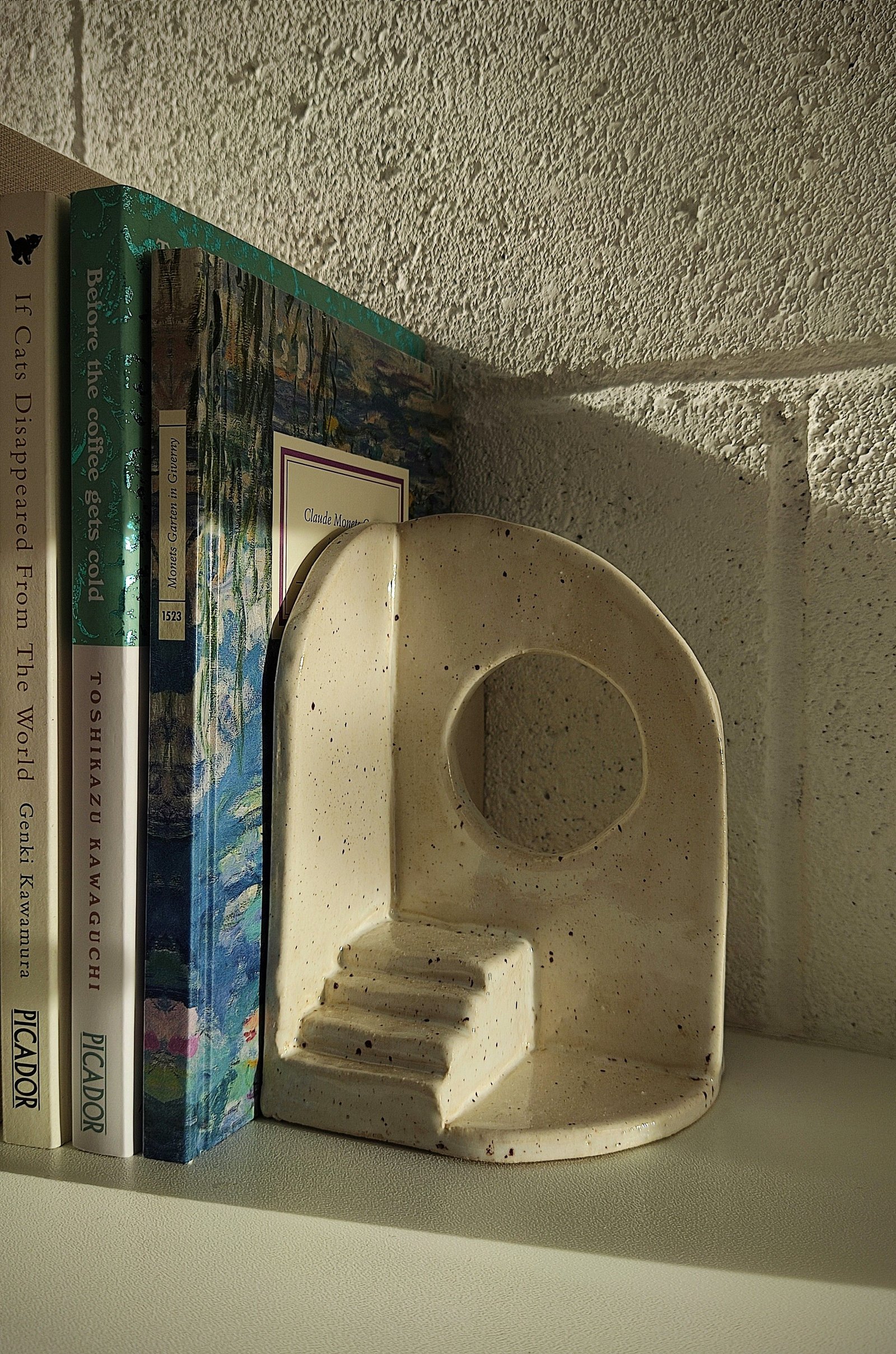 27 Large Living Room Bookshelf Ideas for Book Lovers - 25. Decorative Bookends for Stylish Storage 1