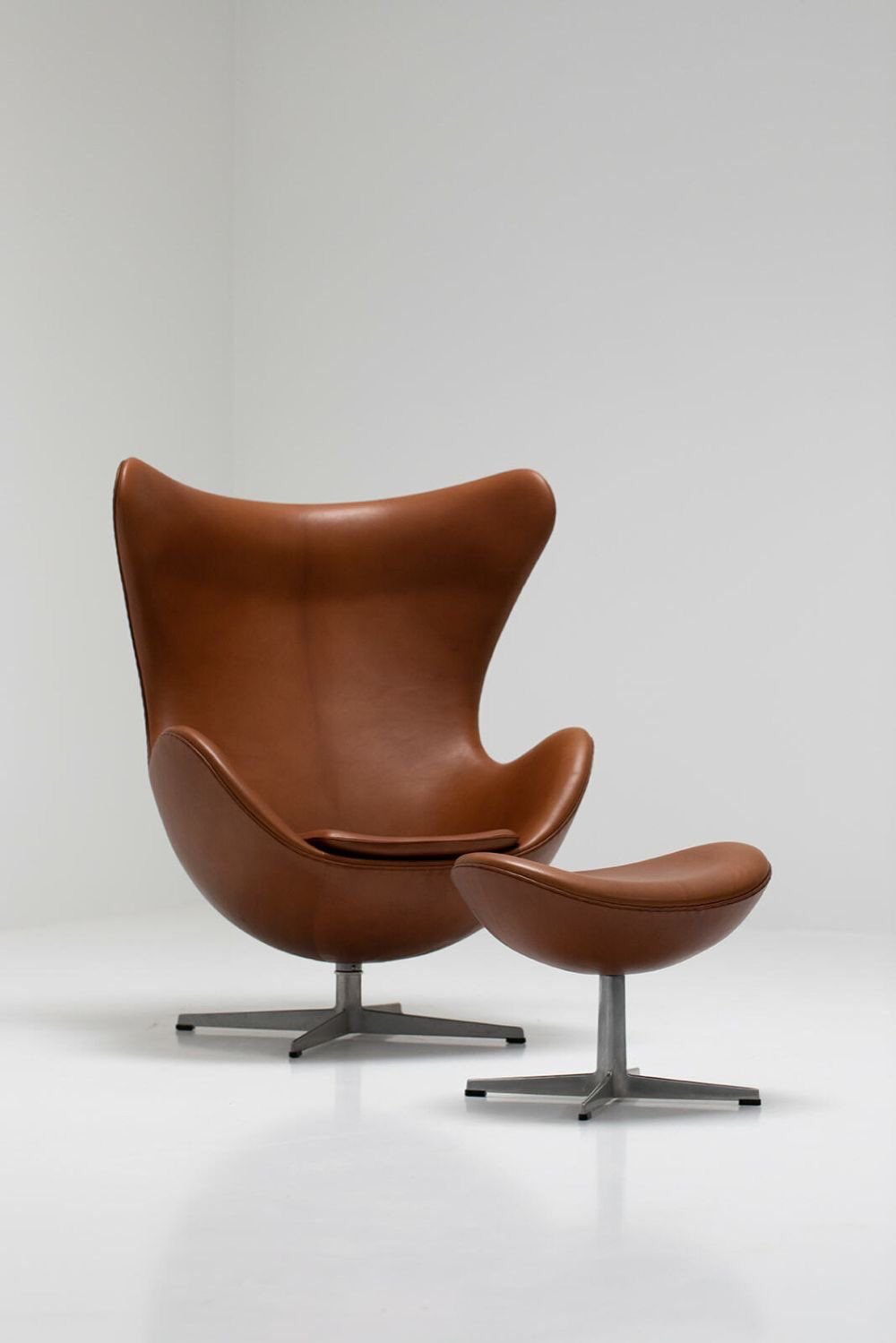 27 Light Grey Chairs for a Calm - 10. Scandinavian Swivel Chair 1