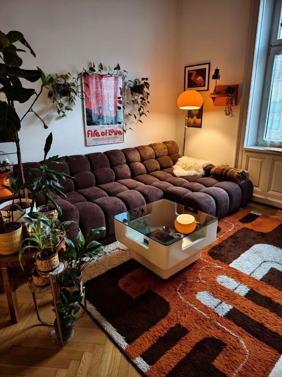 28 Leather Sectional Sofa Ideas That Redefine Cozy Living - 19. Artistic Expressions 1