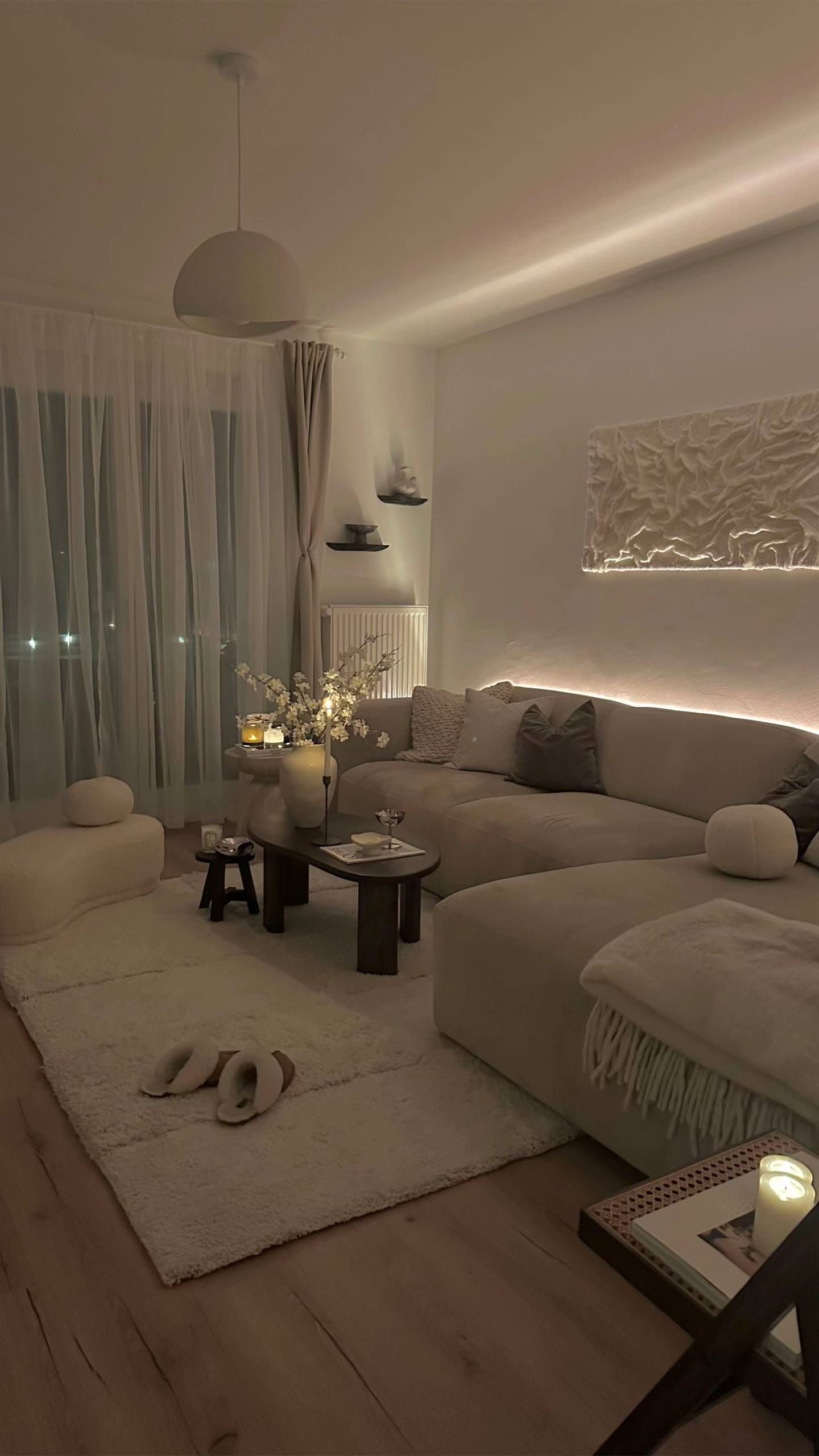 30 Big Couches for Small Living Rooms That Actually Fit - 22. Layered Lifestyles 1